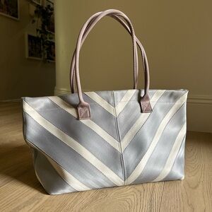 The original Harvey’s seatbelt bag!